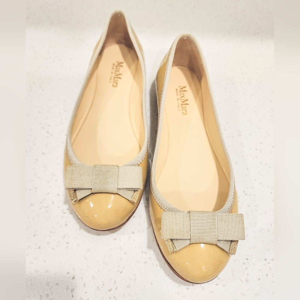 MaxMara Beige Flats with Bow Accent